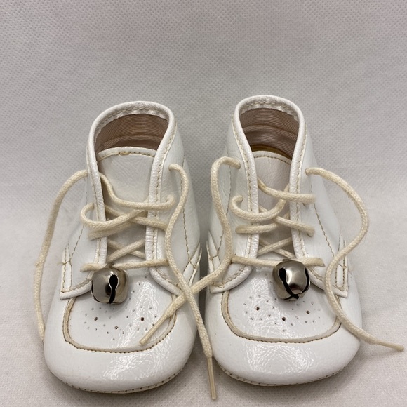 Vintage Fabien Canada White Lace Up Baby Shoes with Bells Size 0 - Picture 9 of 12